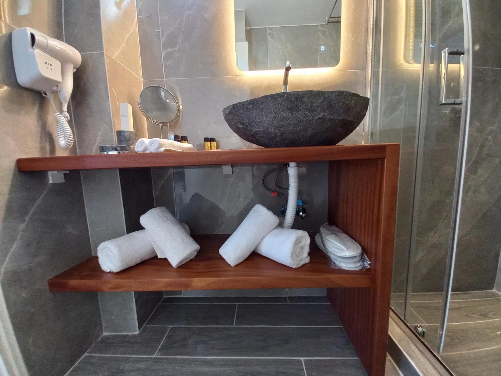 En Plo Boutique Suites Oía Oda fotoğraf